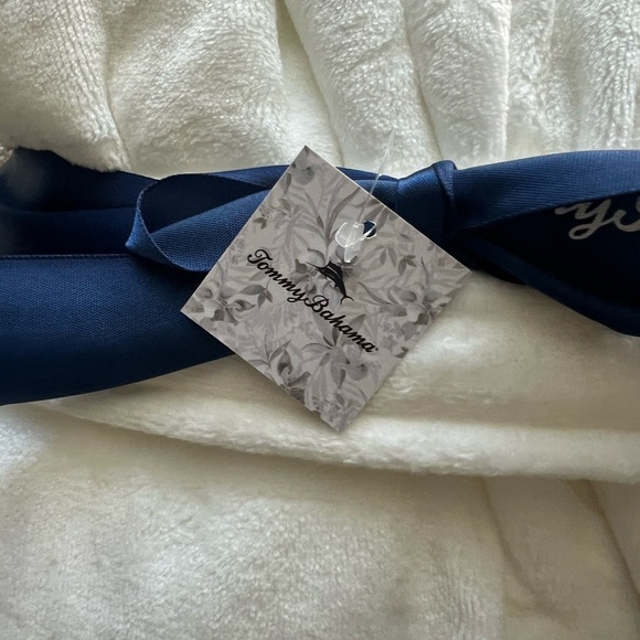Tommy Bahama White Plush Robe with Navy Accents - Picture 3 of 3